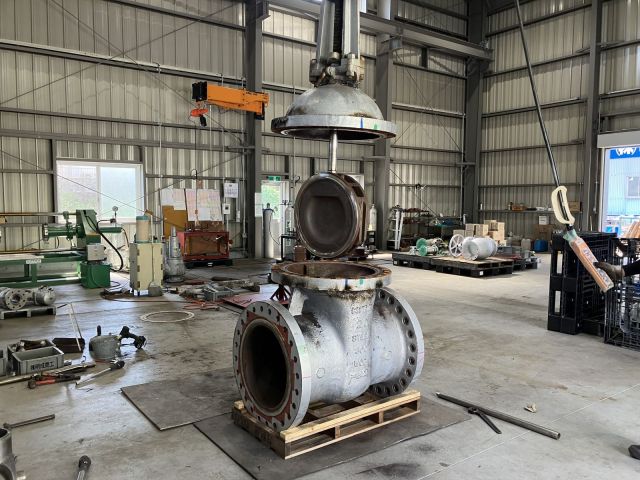 ゲート弁　分解風景